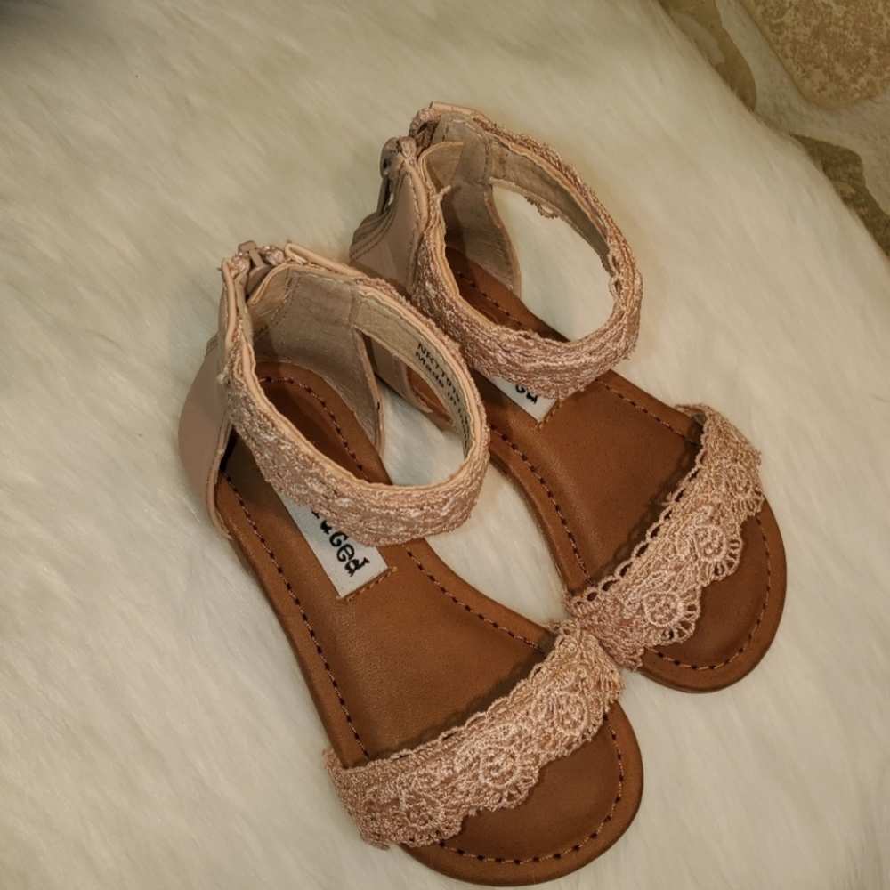 GIRLS SANDALS NOT RATED - Picture 4 of 9
